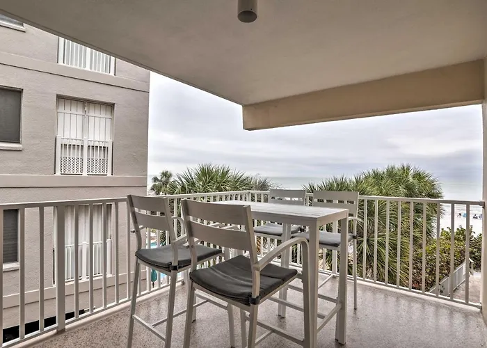 Indian Shores Condo With 2 Balconies And Pool Access!