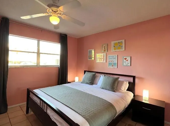 Great Location Condo 2 Min Walk From The Beach