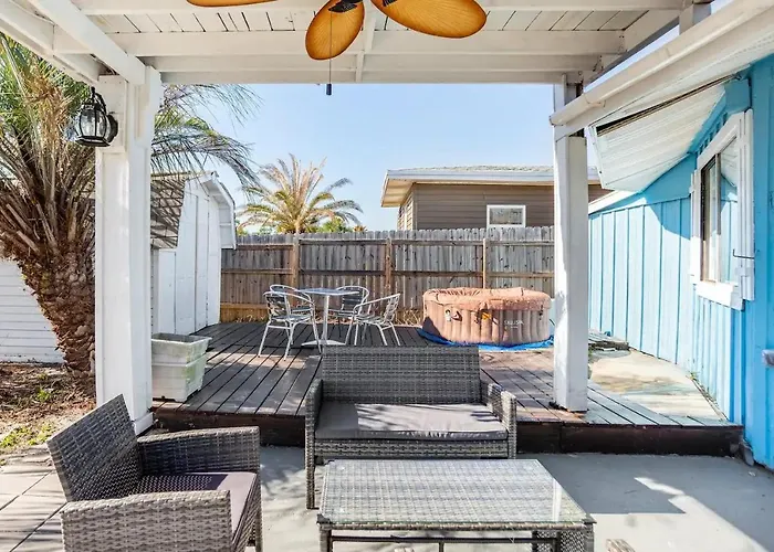 Peaceful Lydia Hide-O-Way - Unwind Near Beach, Breakfast, Spa & Go-Karts!