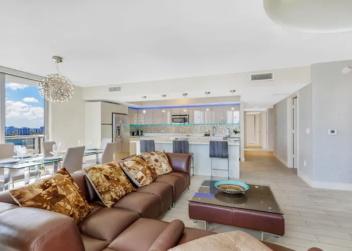 Beachwalk Resort #2301 - Modern Resort 3Bdr And 3Ba - Balcony, Gym, Amazing Pool