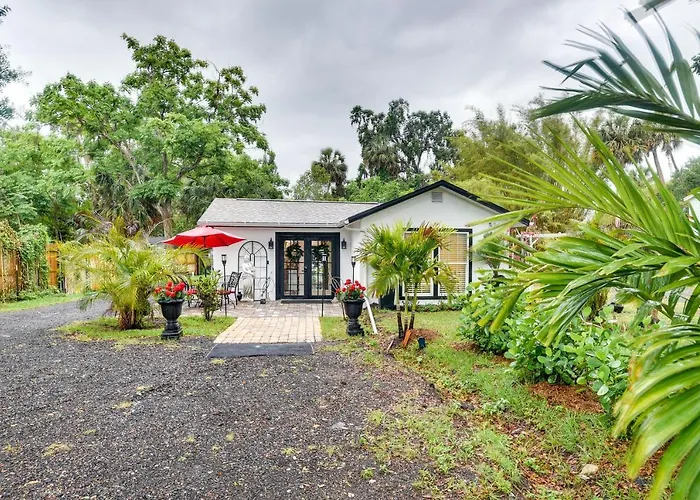 New Smyrna Beach Cottage About 1 Mi To Downtown!