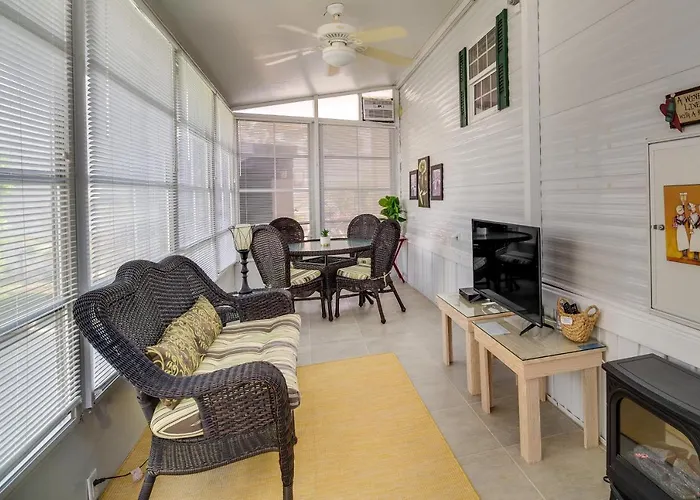 Cozy Home With Community Pools And Beach Access!