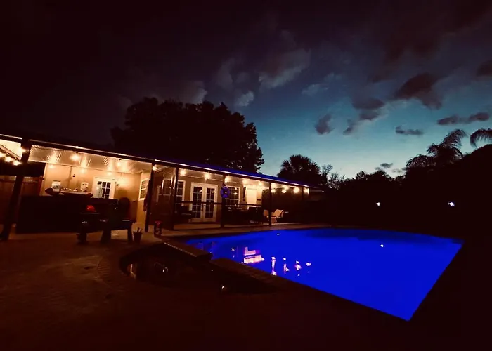 Private Backyard Oasis! Hot Tub & Salt Water Pool!