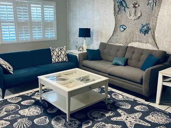 Lovely 2 Bedroom 1 Bathroom Retreat Minutes From The Beach