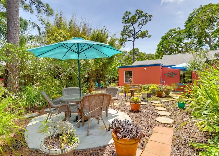 Colorful Gulfport Home Walk To The Art District!