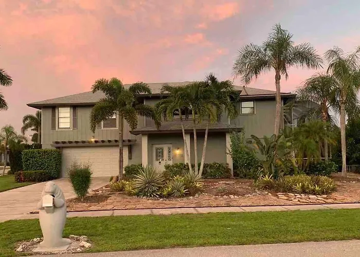 Stylish & Cheerful Marco Home W/ Awesome Location