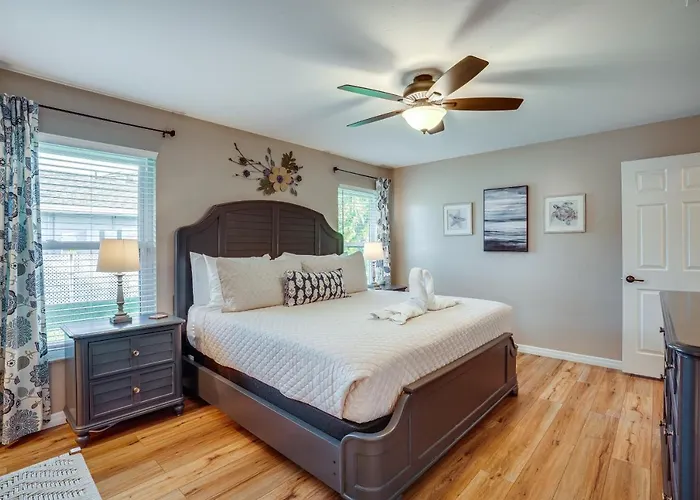 Cape Coral Home With Screened Pool And Patio!