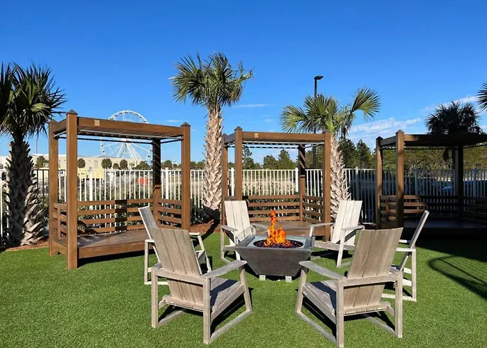 Chard On Ice, Brand New, Walk To Pier Park, 3 Bedrooms