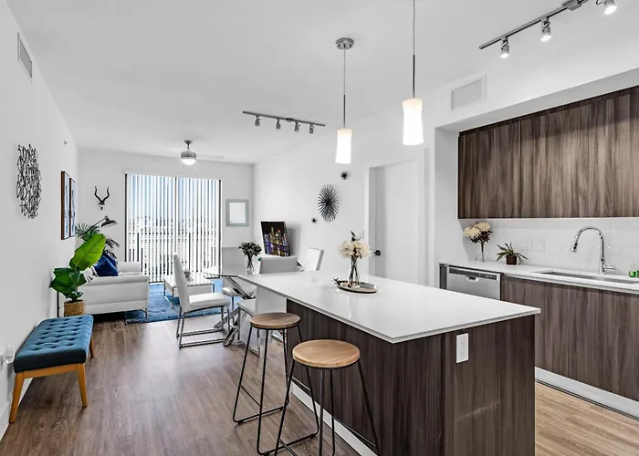 Amazing 2 Bedroom Unit In Doral Miami With Free Parking