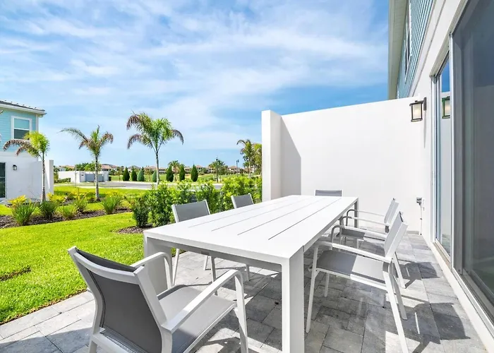 Cozy 3 Bedroom Townhouse Near Disney W/ Patio