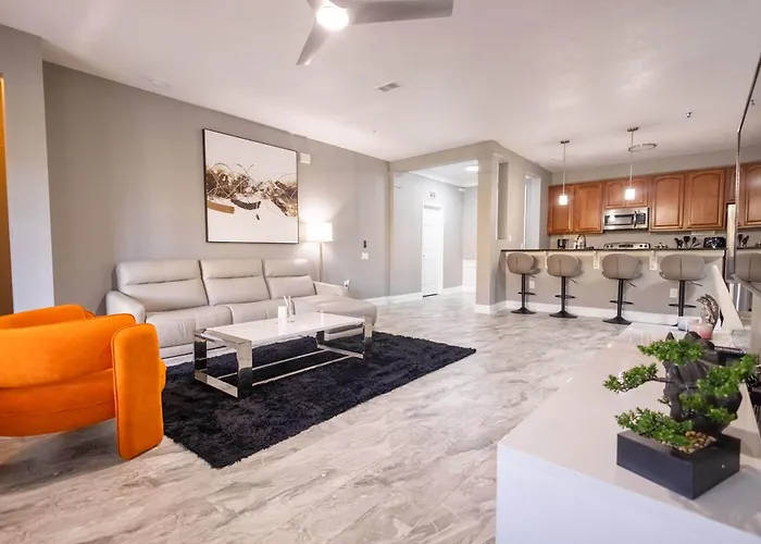Disney Parks- International Dr - Orlando Luxury Condominium- Fully Equipped - 3Bed & 2 Bath-