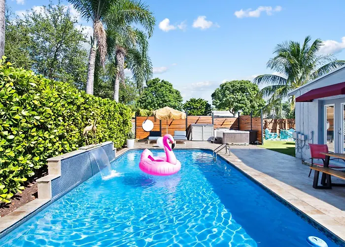 Palms Retreat! Giant Heated Pool-Hottub-Firepit-5Min2Beach-Pets-Ev Chgr