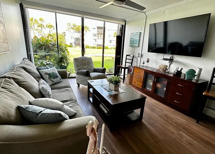 Excellent Beach Front Community, Golf Course, Tennis, Sunny Weather Year Round!