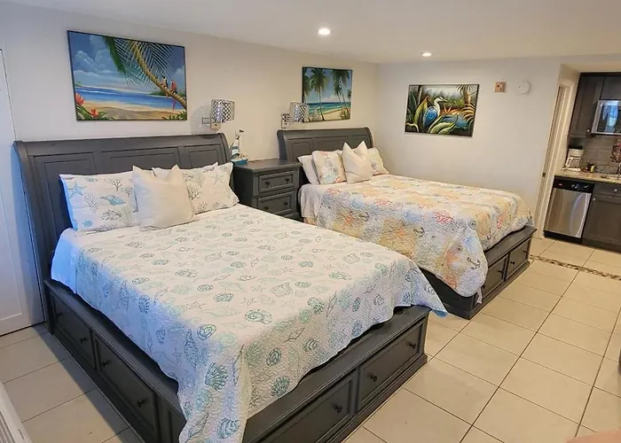 Sea Spray, Studio 114, Beach Steps Away! Pool+Wifi