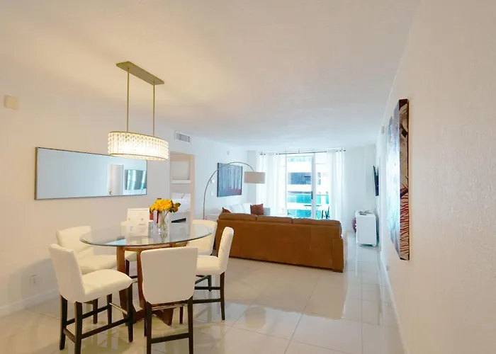 Hollywood Apartment By The Sea