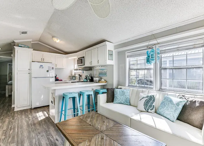 Walk To Beach Miramar Tropical Cabana With Deck!