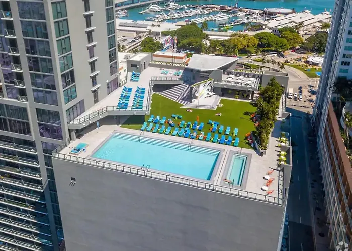 Breezy Stays Luxury Residences - Near Kaseya Center