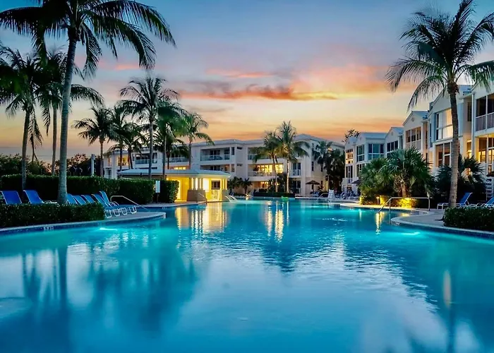 Vacay Vibes-2 Pools, Beach, Pickleball, Coffee Bar, Food Truck