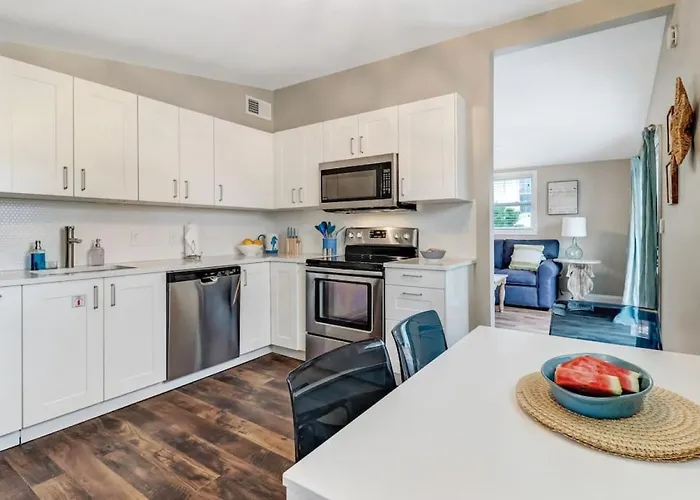 Tropical Beach Bungalow Up - 3 Bedrooms - Across Street From Beach - Deck