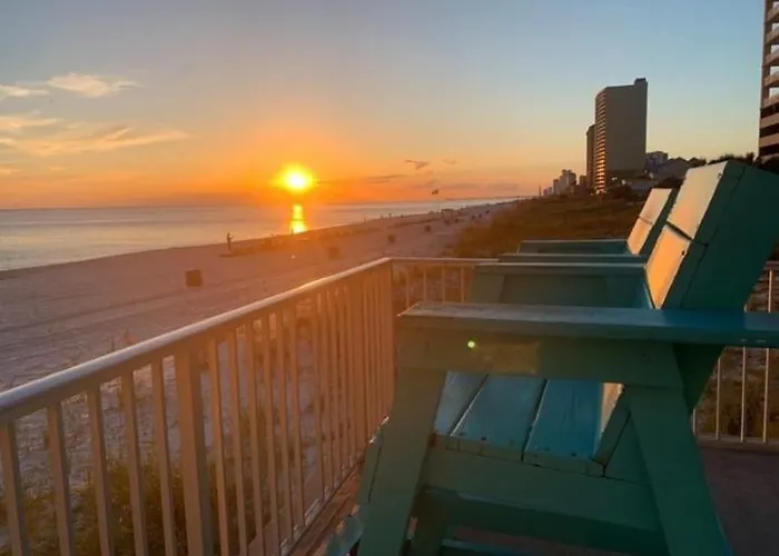 Couples Getaway, Honeymoon Sweet, Perfectly Cozy Beach Front Condo With Kitchen, Pool, Free Parking,Check-In At Door