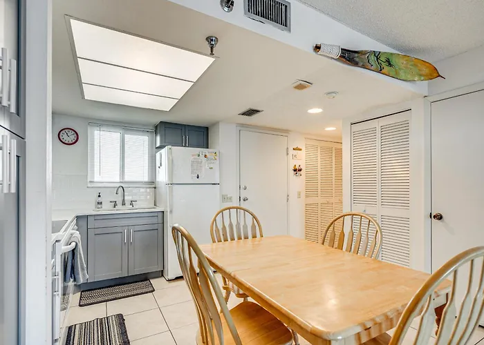 Gulf Coast Escape With Balcony And Resort Amenities!