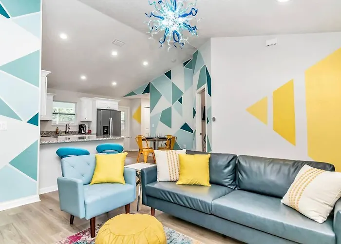 Bright & Colorful New Home 10 Min From Rainbow Springs