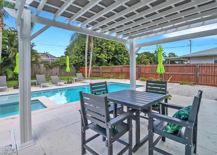 Little Beach House W/ Pool&Spa - 5 Minutes To Vanderbilt Beach