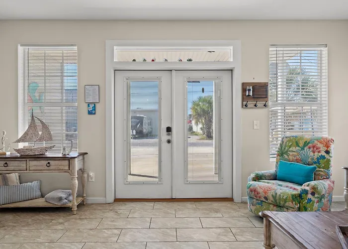 Blue Oasis Beach Vacation Home With Private Pool & Hot Tub