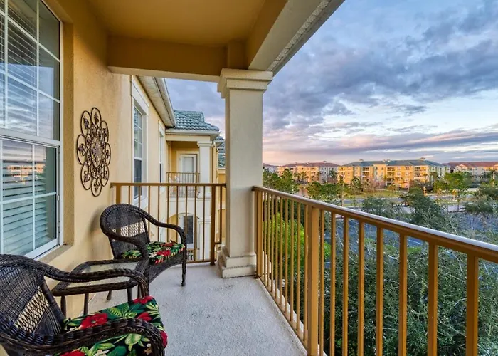 Deluxe 3 Bedroom Apartment 404