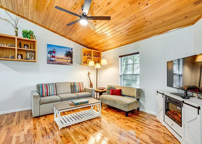 Mount Dora Townhome In Historical District!