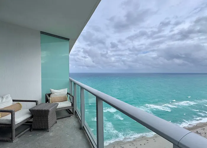 Picturesque Beachfront Condo - Lovely 2Bd And 2Ba Apt With Direct Ocean View
