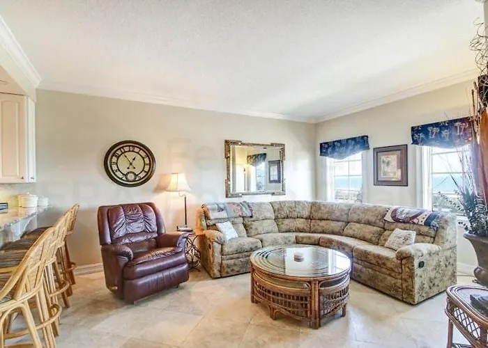Deluxe Condo At Main Beach