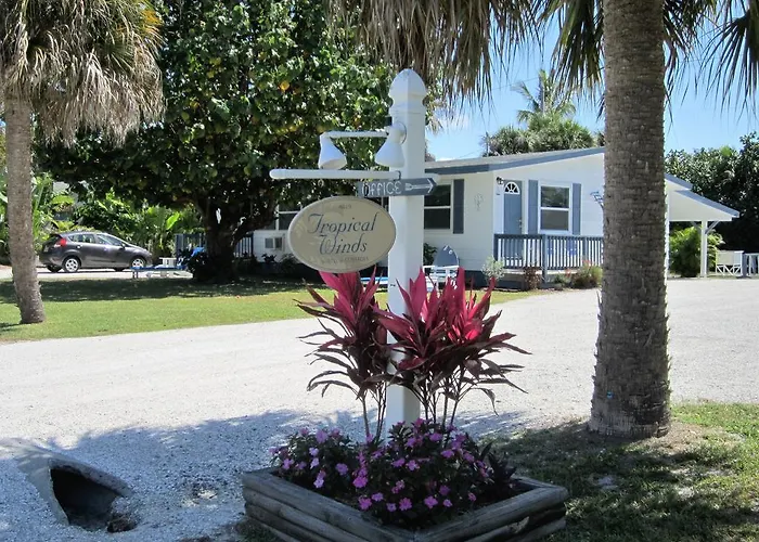 Tropical Winds Beachfront Motel And Cottages
