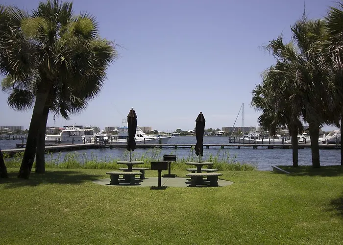 Pirates\' Bay Marina