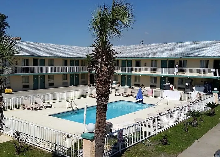 Coconut Grove Motor Inn