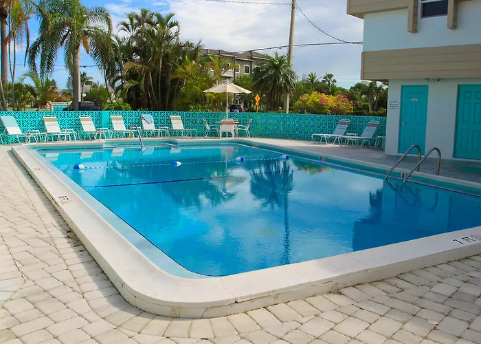 Carousel Beach Inn
