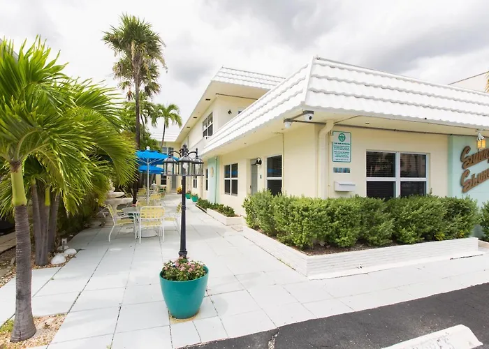 Sunny Shores Inn & Suites