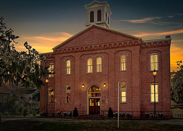Amelia Schoolhouse Inn