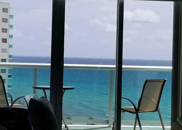 Hollywood Beach Apartment
