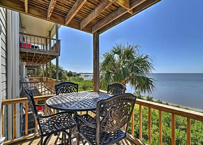 Beachfront Cedar Key Condo With Pool, Spa And Views!