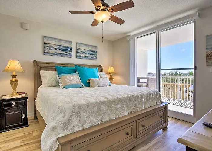 Snowbirds Retreat Walkable Destin Condo With View!