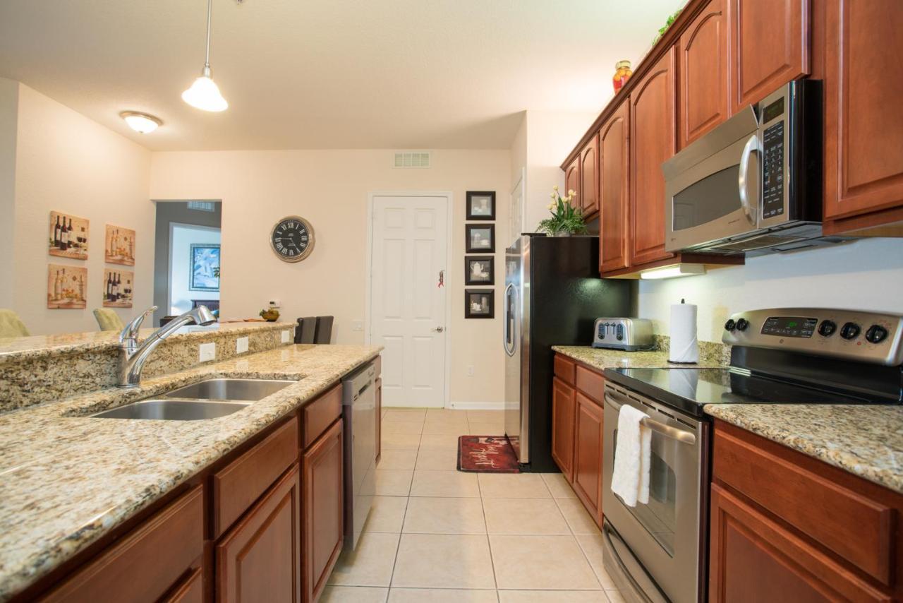 Fantastic Vista Cay: Luxury Poolside Near Theme Parks & Convention Center Holiday home *