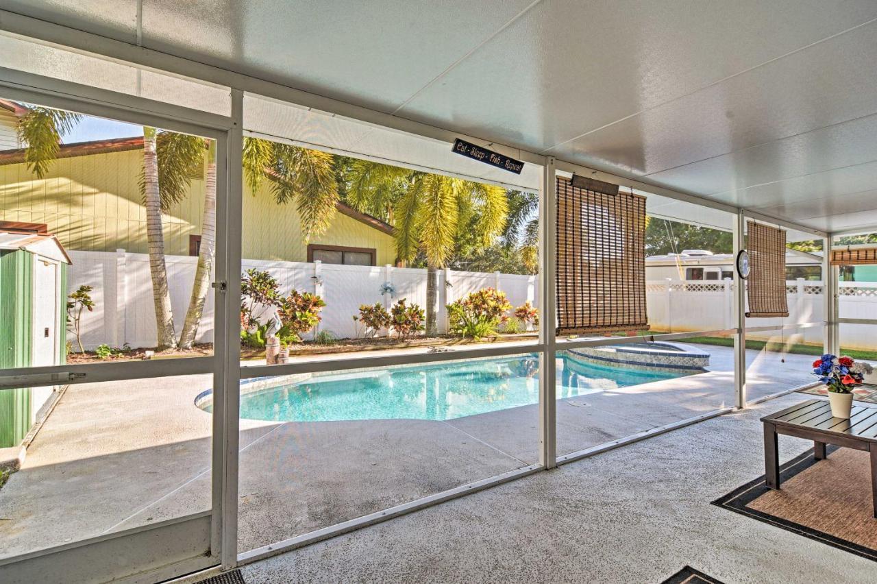 Holiday home Sunny With Pool, 4 Miles To Beach!