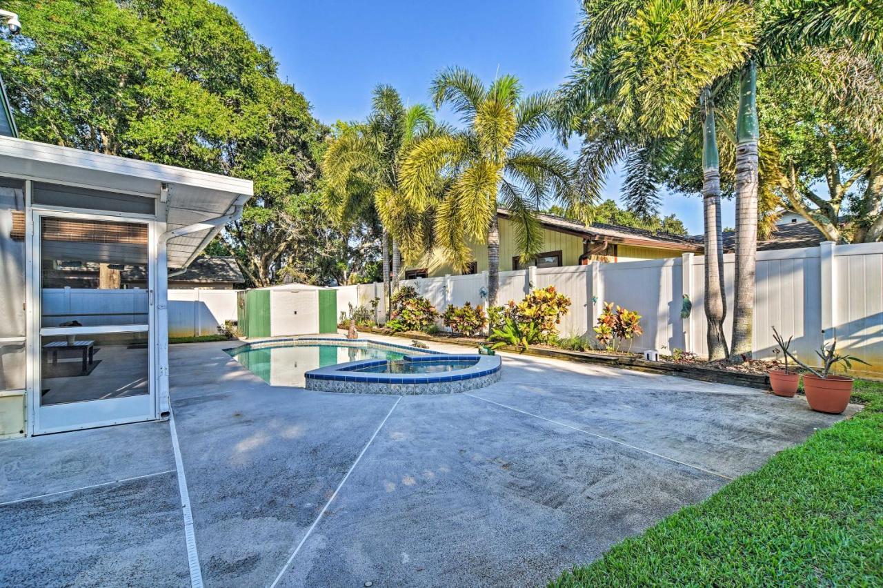 Sunny With Pool, 4 Miles To Beach! Holiday home *