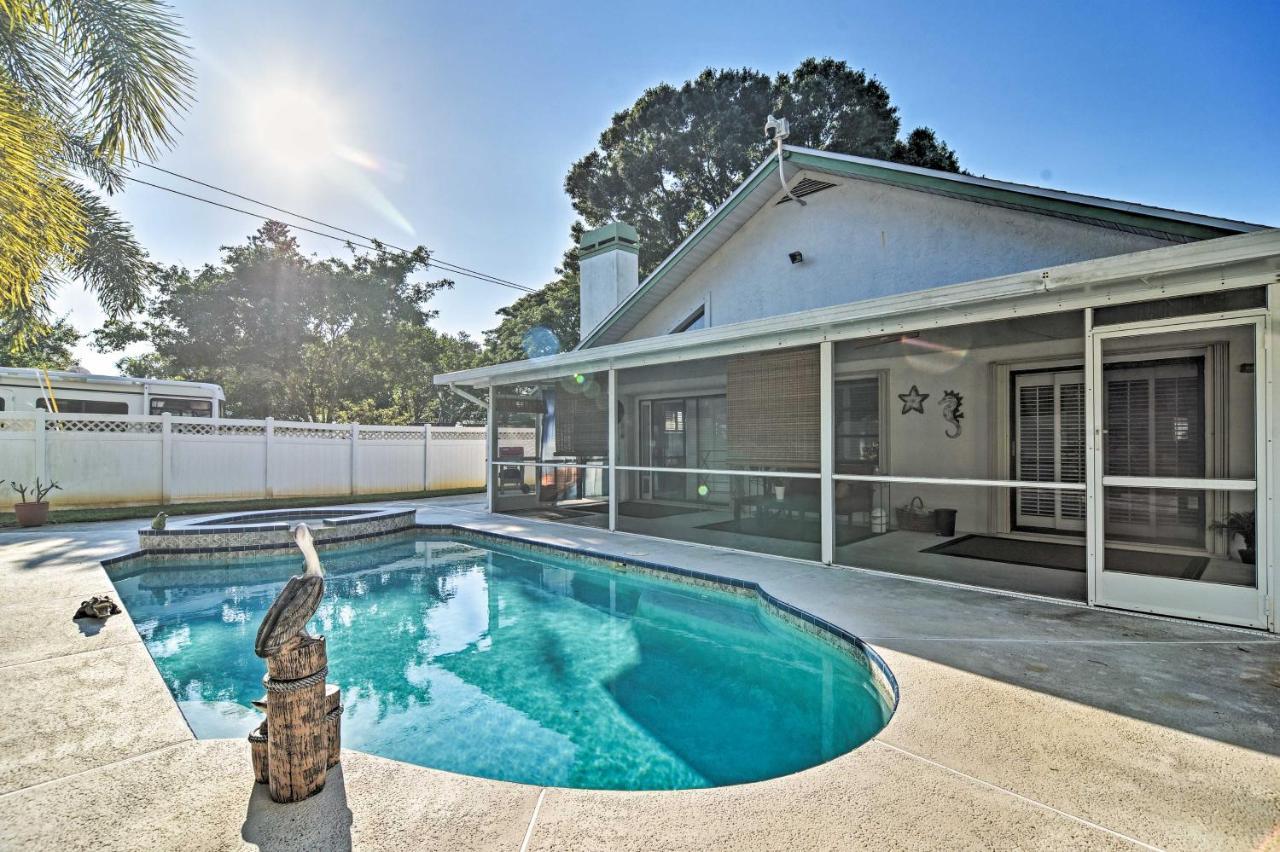 Holiday home Sunny With Pool, 4 Miles To Beach!
