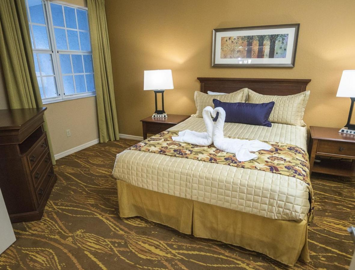 Resort Mizner Place At Town Center, Lauderdale