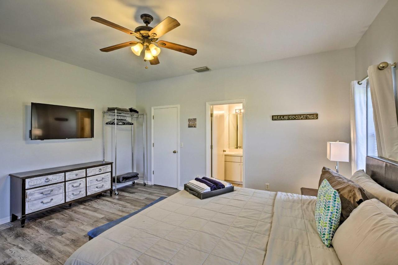 Modern With Patio And Grill In Cape Coral! Holiday home *