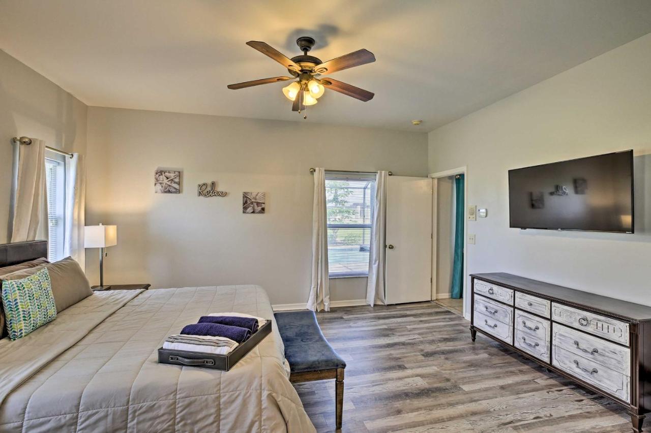Holiday home Modern With Patio And Grill In Cape Coral!