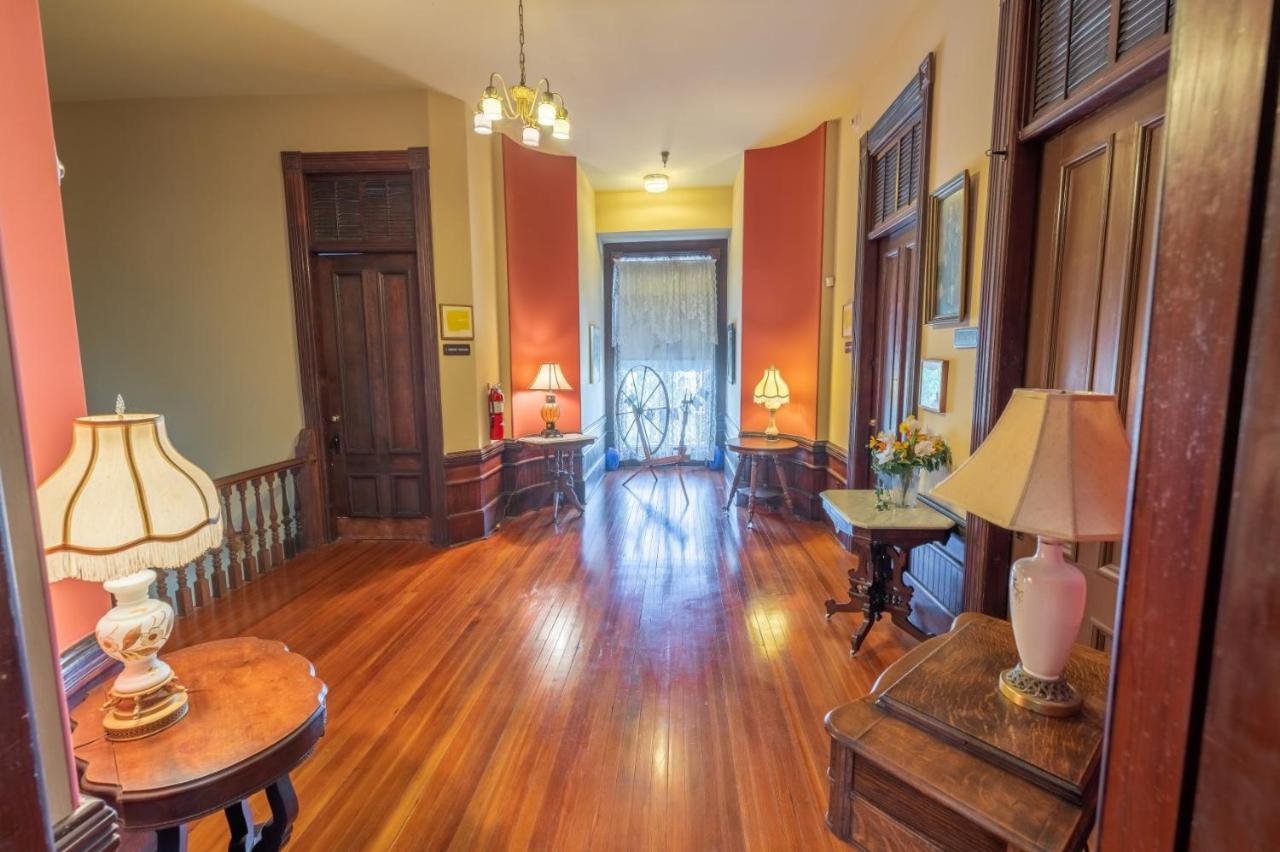 Bed & Breakfast Grand Gables 3*