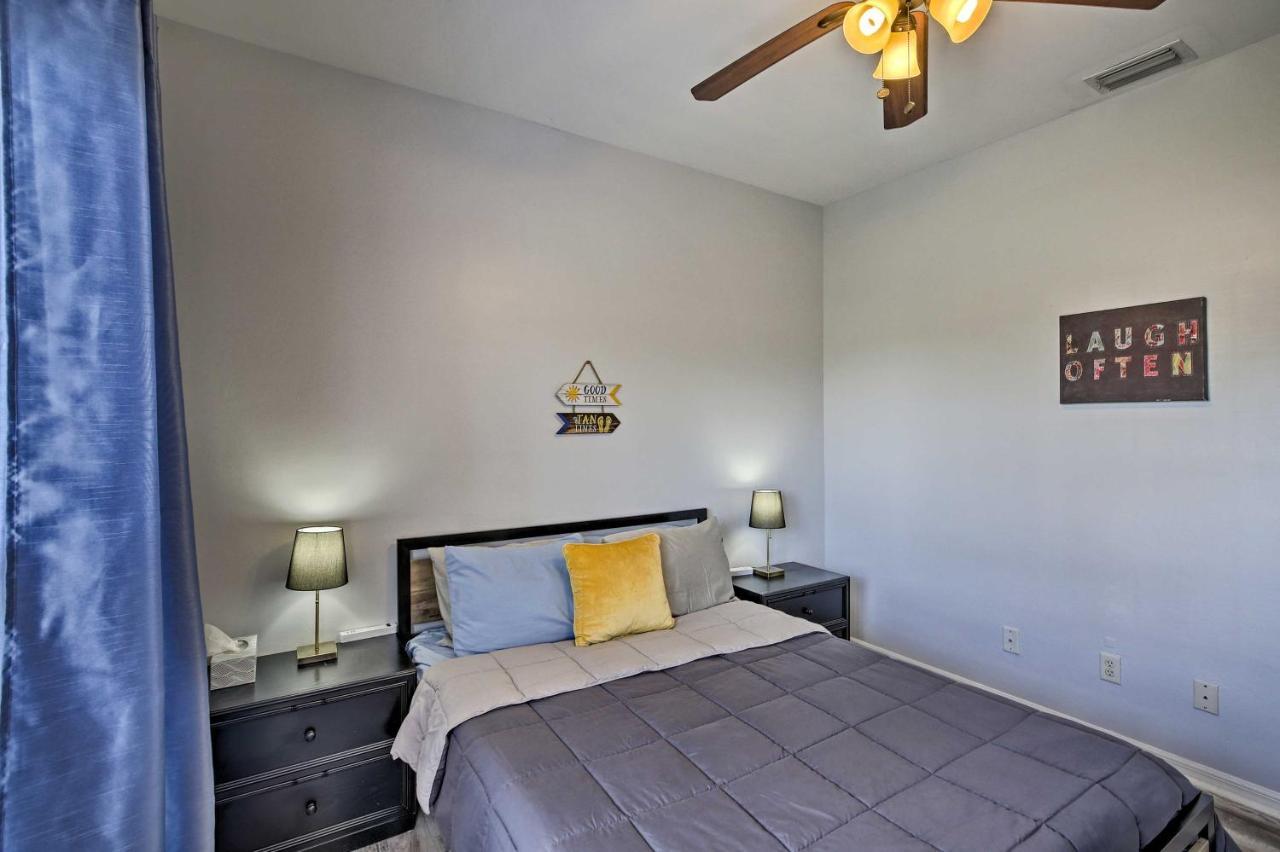 Modern With Patio And Grill In Cape Coral! Holiday home *